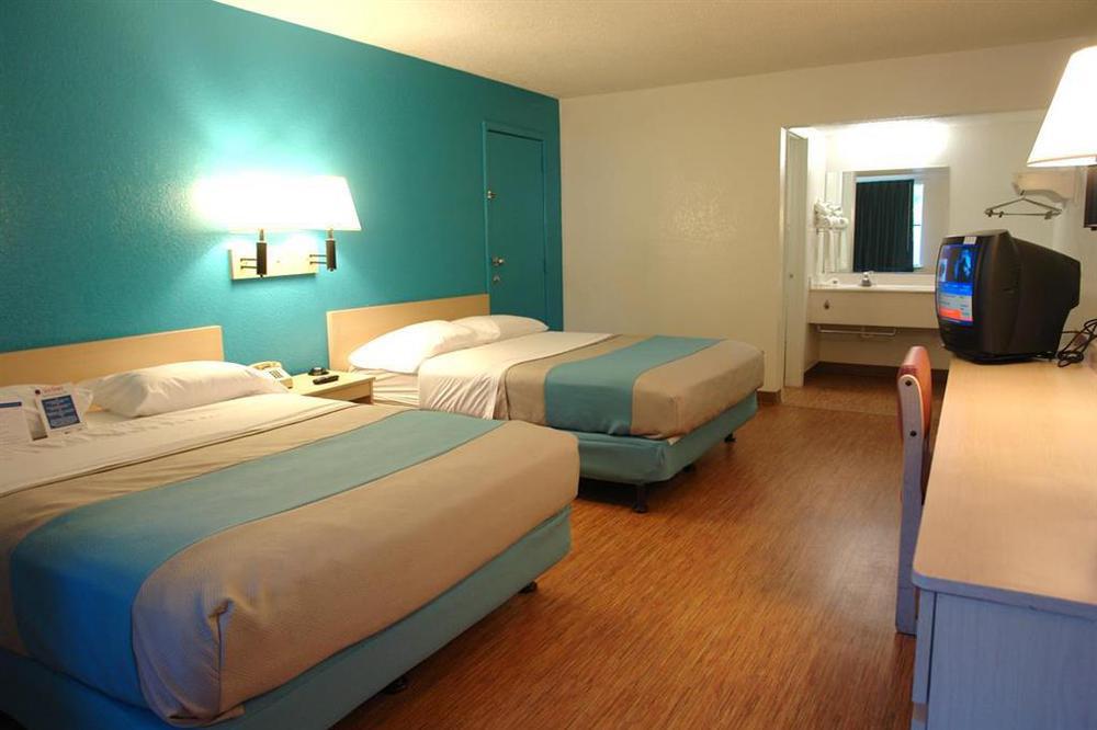 Motel 6 Houston, Tx - Medical Center - Nrg Stadium Room photo